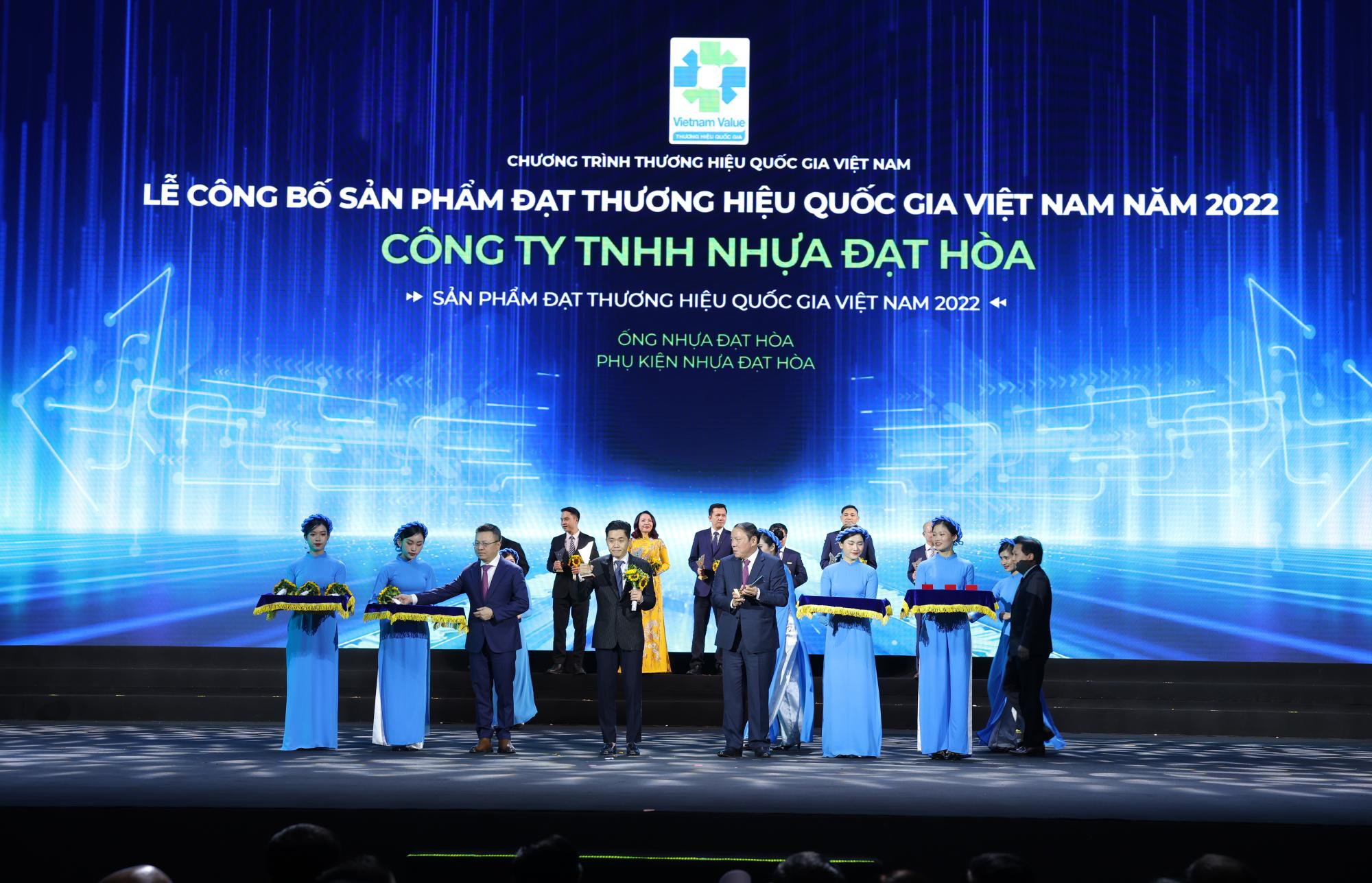 Nhựa Đạt Hòa vinh dự đạt danh hiệu Thương Hiệu Quốc Gia Việt Nam 2022
