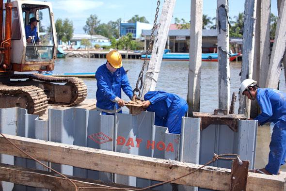 Công trình Cừ Bản Nhựa Cà Mau “Kè chống sạt lở cửa biển huyện U Minh Hạ”