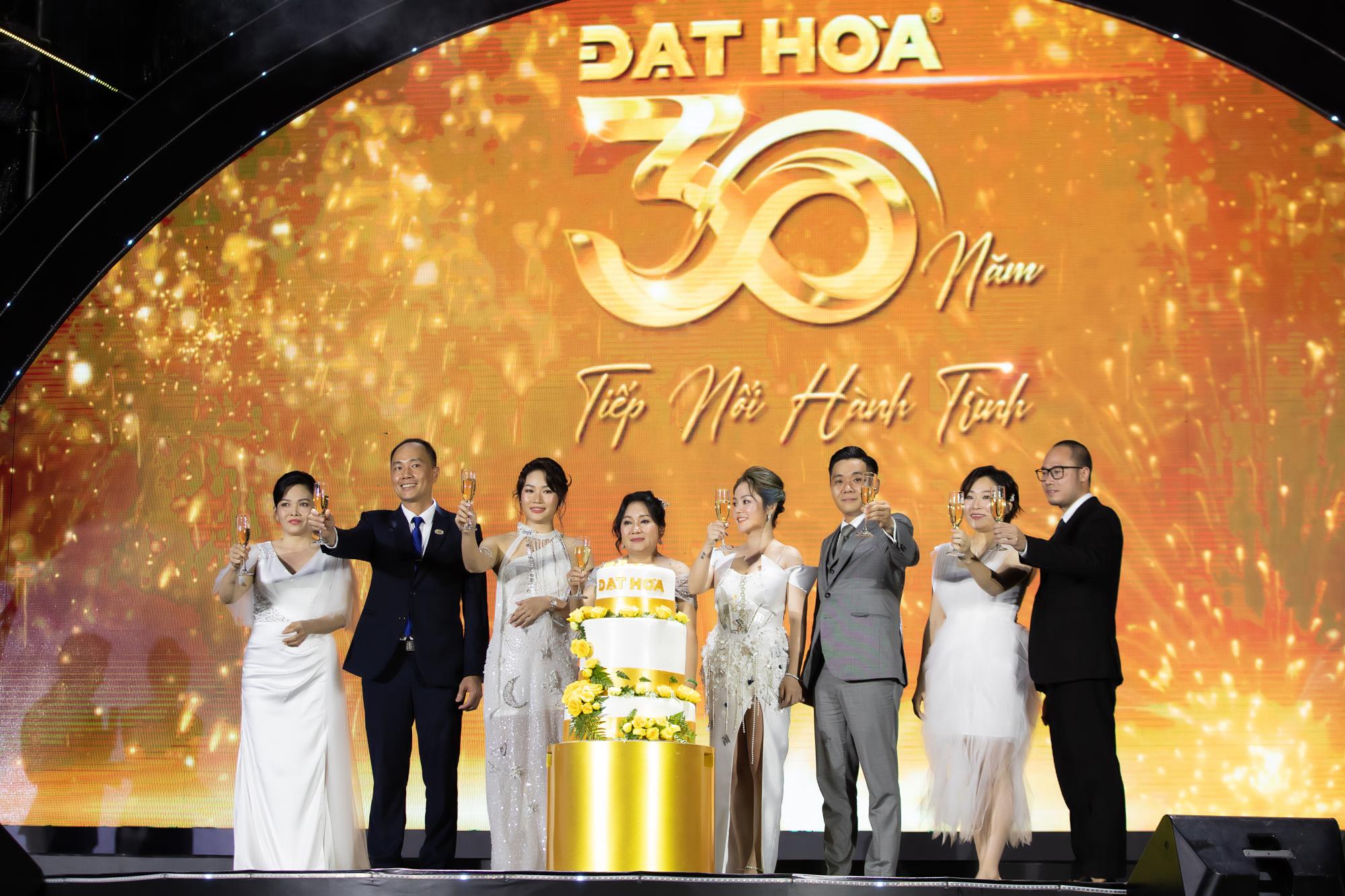 LỄ KỶ NIỆM 30 NĂM THÀNH LẬP CÔNG TY NHỰA ĐẠT HÒA