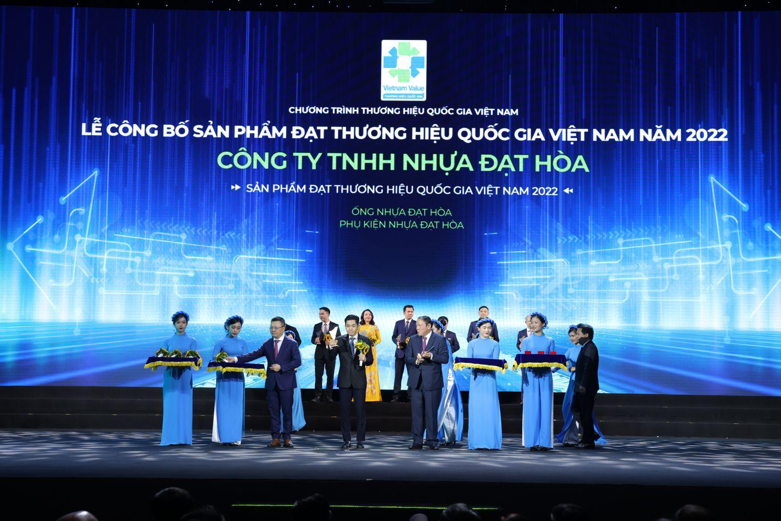 Nhựa Đạt Hòa vinh dự đạt danh hiệu Thương Hiệu Quốc Gia Việt Nam 2022
