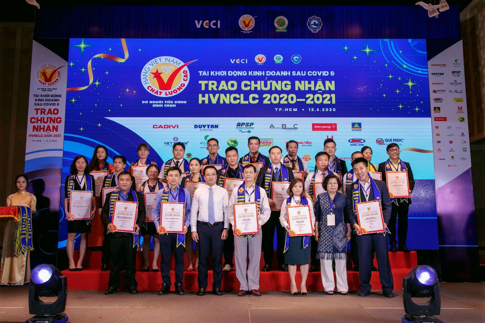 Nhựa Đạt Hòa 18 năm liên tiếp nhận danh hiệu hvnclc