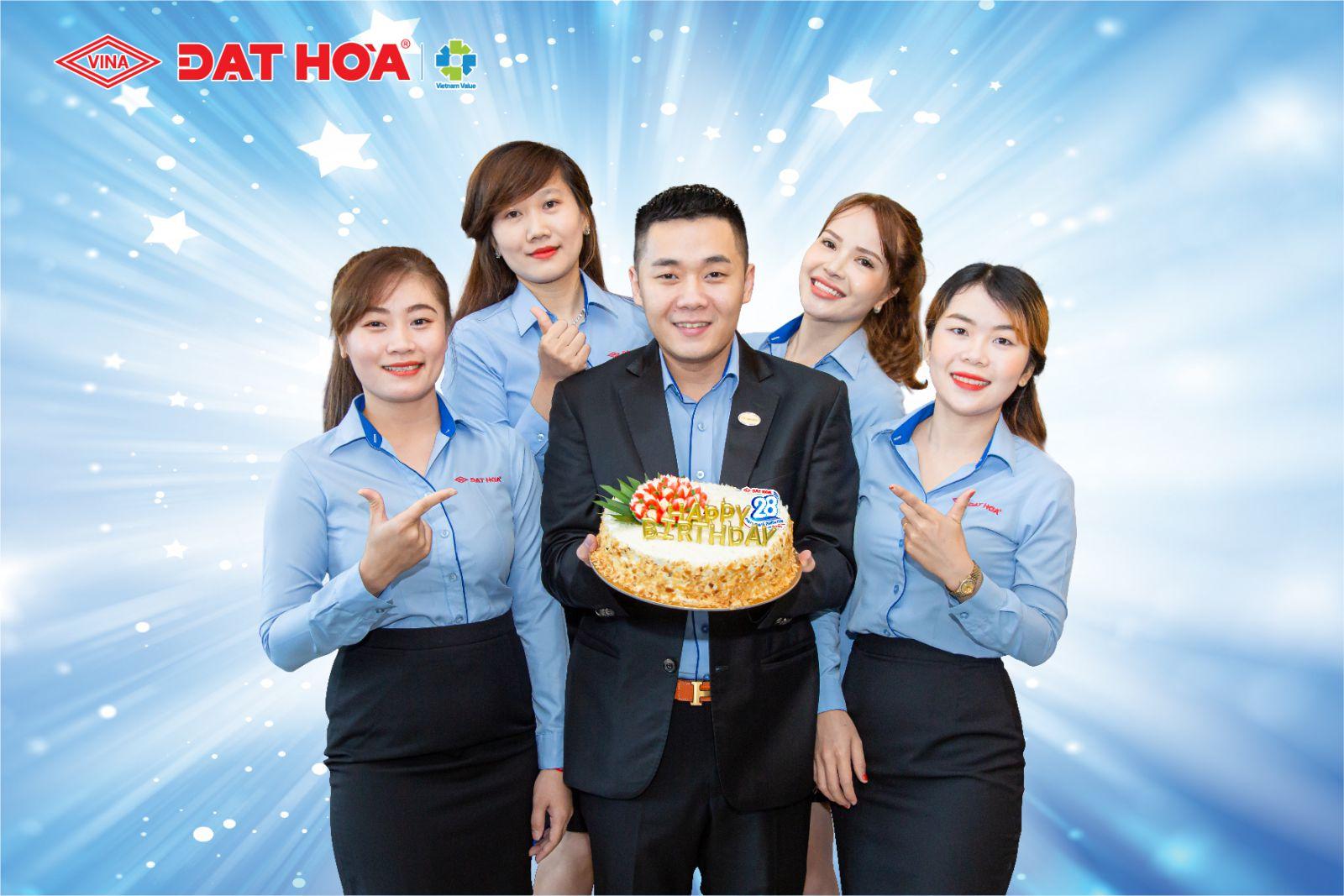 Cb. cnv Đạt Hòa hân hoan mừng sinh nhật công ty tròn 28 tuổi