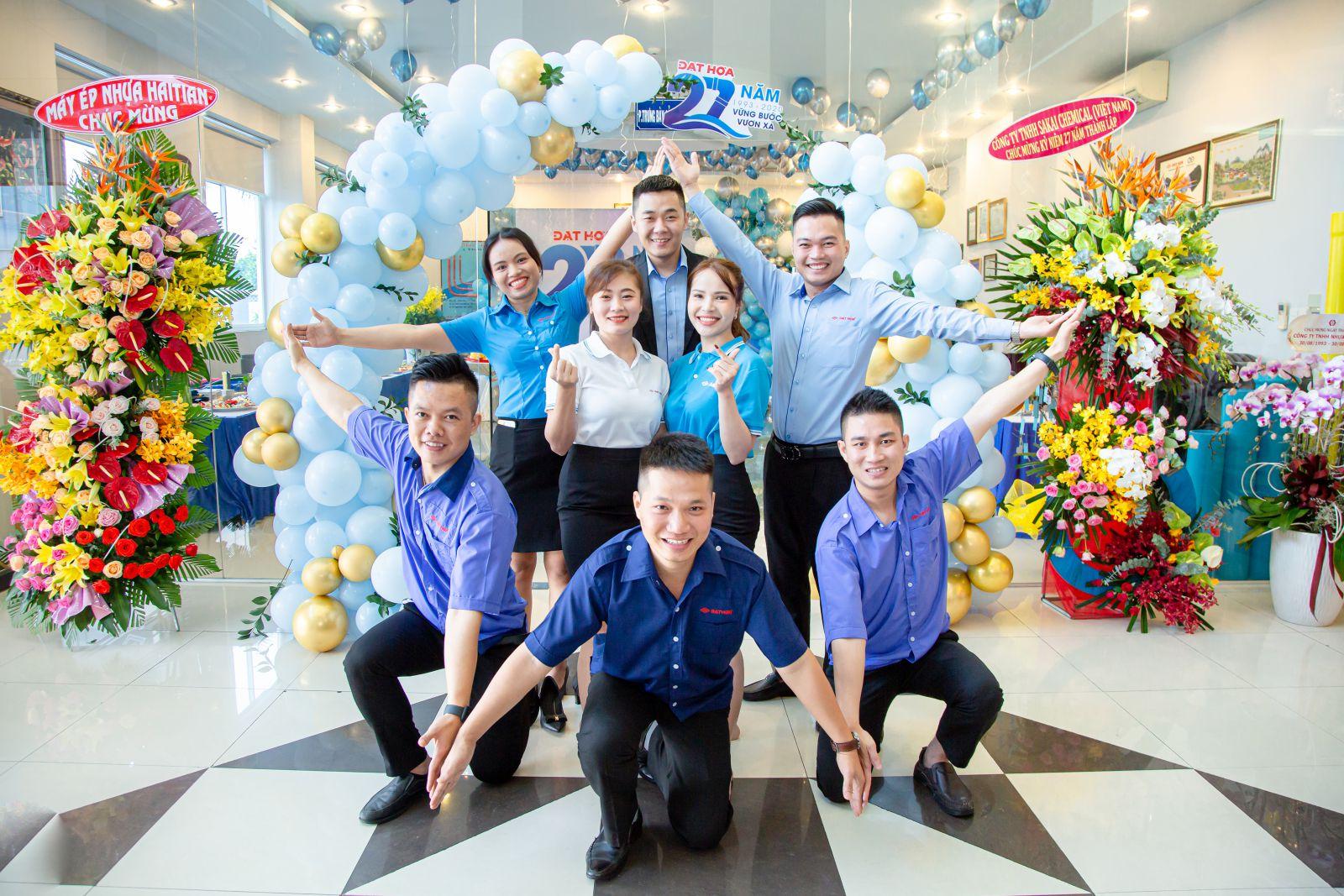 Cb. cnv Đạt Hòa hân hoan mừng sinh nhật công ty tròn 27 tuổi
