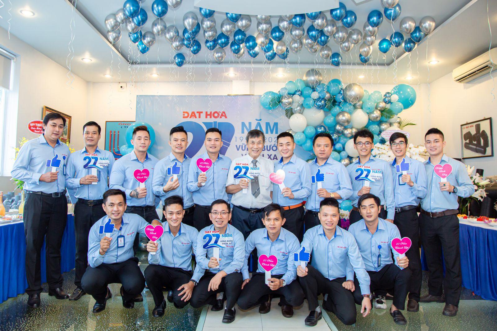 Cb. cnv Đạt Hòa hân hoan mừng sinh nhật công ty tròn 27 tuổi