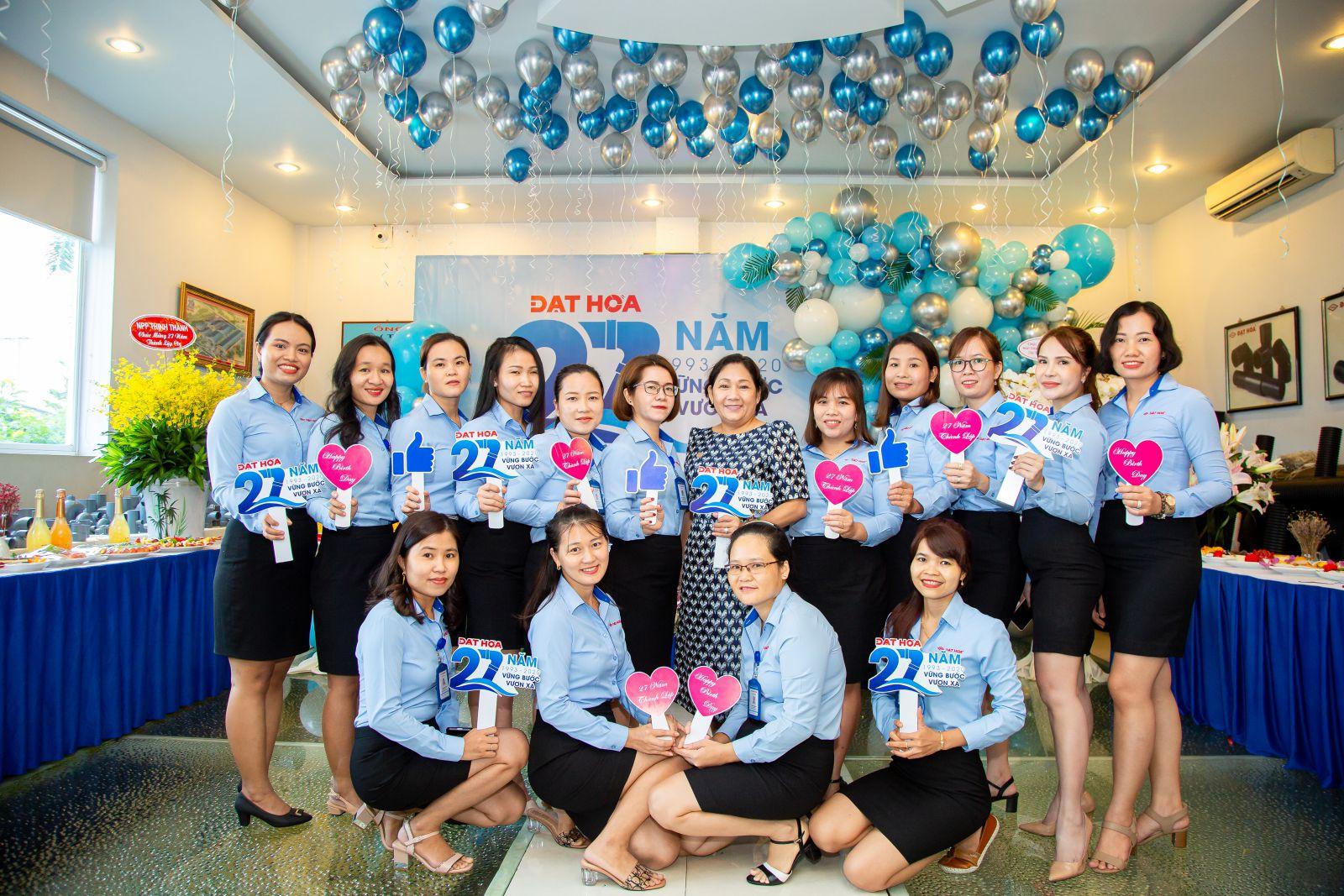 Cb. cnv Đạt Hòa hân hoan mừng sinh nhật công ty tròn 27 tuổi