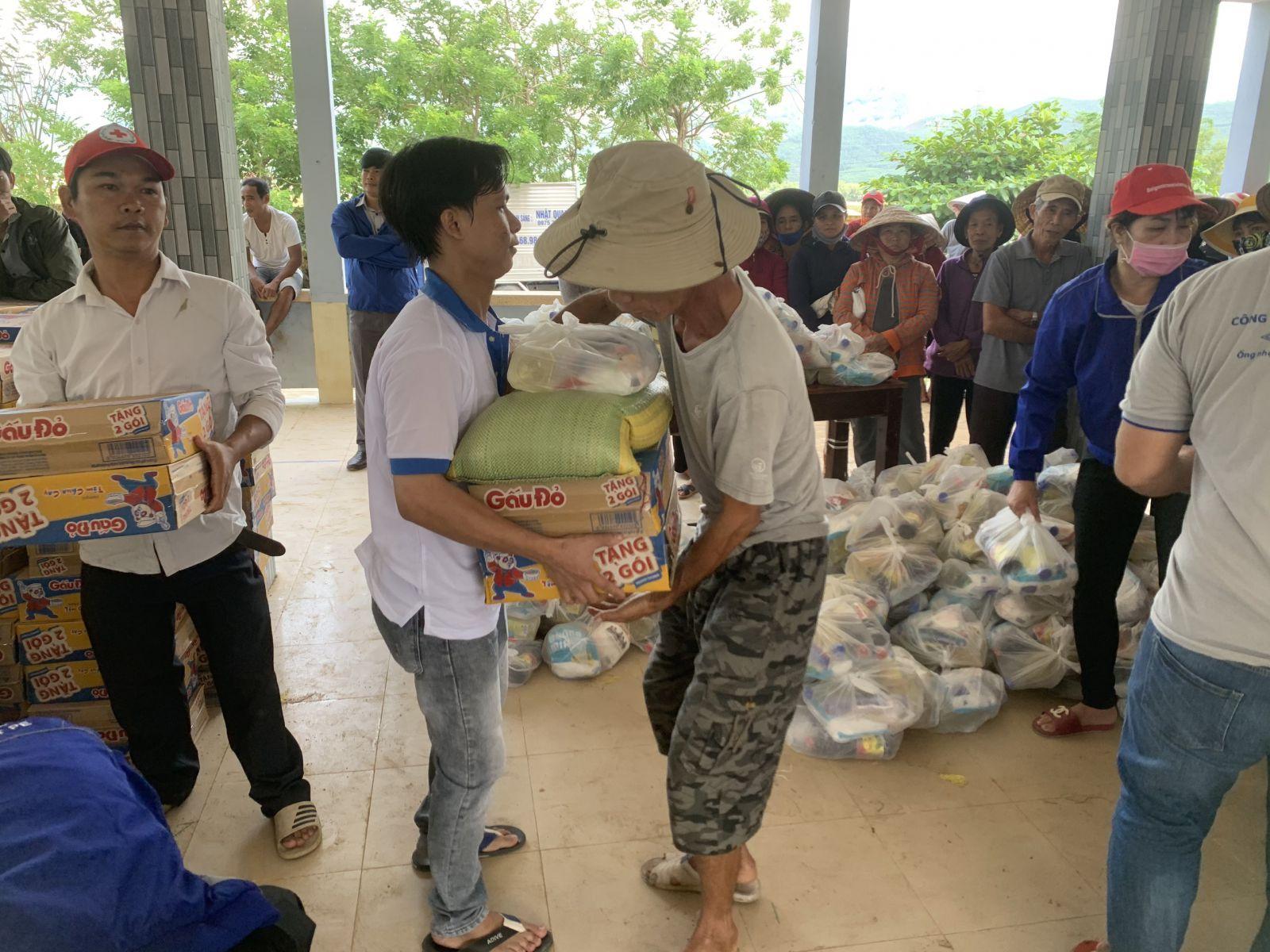 NHỰA ĐẠT HÒA ĐỒNG HÀNH CÙNG BÀ CON TẠI CÁC TỈNH MIỀN TRUNG [Đợt 1]
